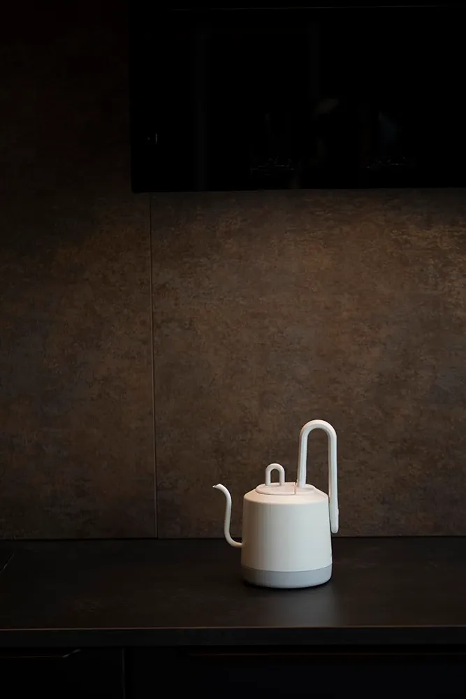 Lilla Goose-neck Kettle 750ml (Moon White), Medium